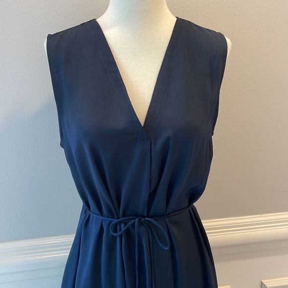 NWT Vince V Neck Tie Waist Midi Dress - Picture 2 of 9